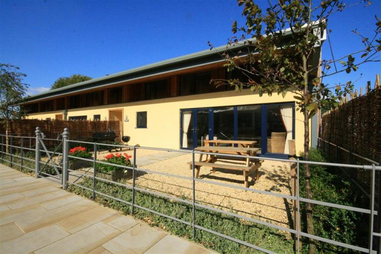 The Grove Large Modern Cotswold Barn Conversion