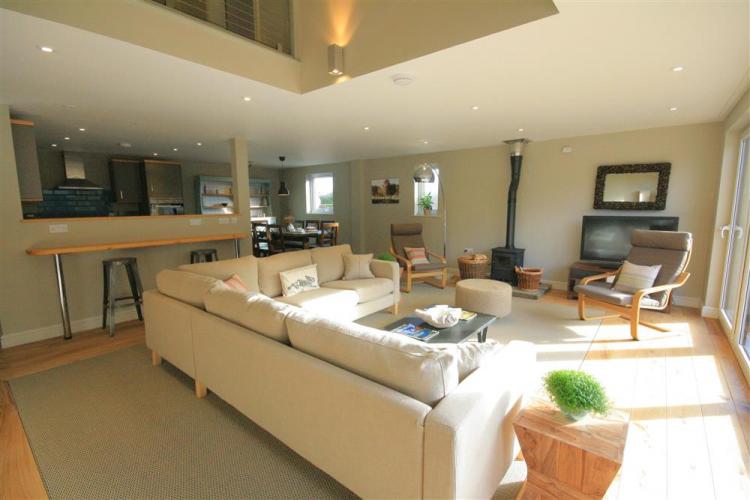 Cobnut Barn Cotswold Holiday Cottage sleeps 8
