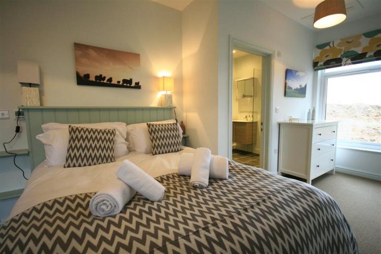 Walnut Barn Cotswold Holiday Cottage sleeps 8